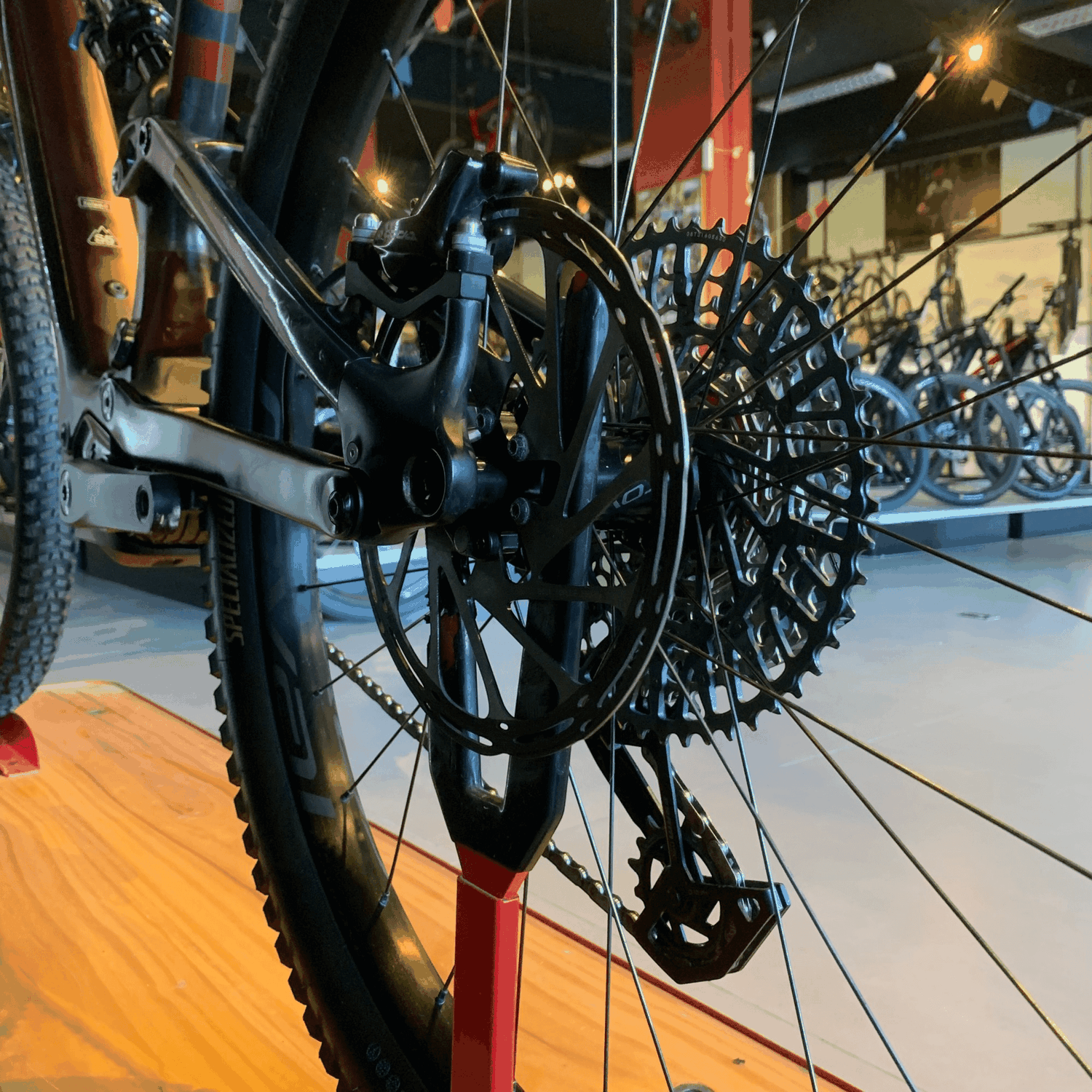 Bicicleta Specialized Levo SL G2 Expert Aro 29 GX T-type 12v S5 Preta e Bordo - Seminova