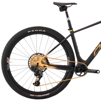 Bicicleta Oggi Agile Squadra Carbon Aro 29 XX1 AXS 12v 2023 Preto e Grafite e Dourado