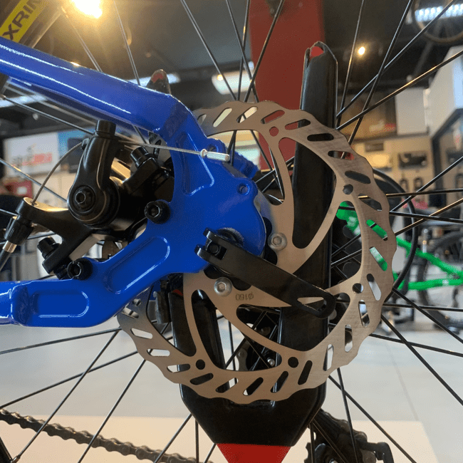 Bicicleta Oggi Hacker Aro 24 Tourney 21v Azul e Preto e Amarelo