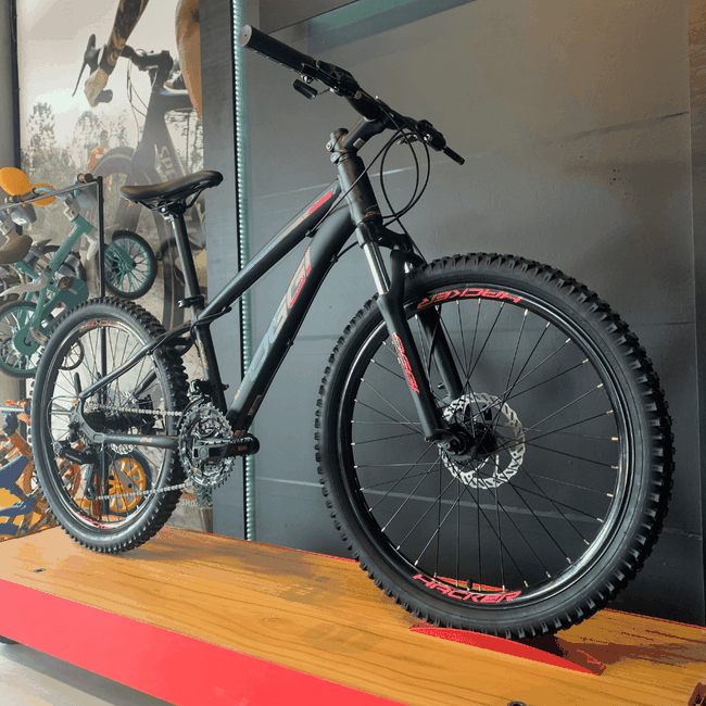 Bicicleta Oggi Hacker Aro 24 Tourney 21v Preto e Pink e Azul