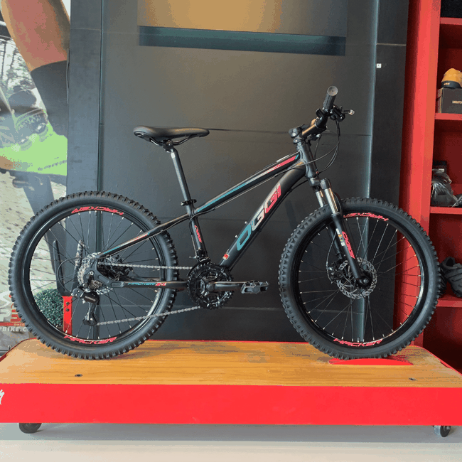 Bicicleta Oggi Hacker Aro 24 Tourney 21v Preto e Pink e Azul