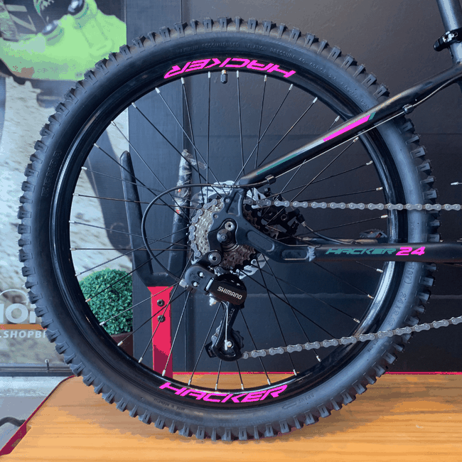 Bicicleta Oggi Hacker Aro 24 Tourney 21v Preto e Pink e Azul