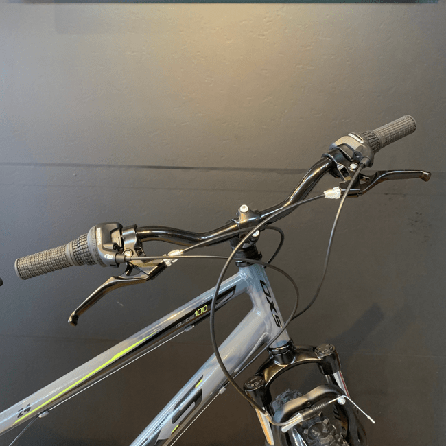 Bicicleta OXS Glide 100 Aro 24 Shimano 21v Cinza Preto e S-lime