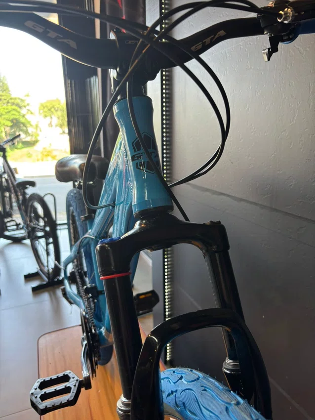 Bicicleta A26 GTA Rebel Shimano 21v Azul/Branco