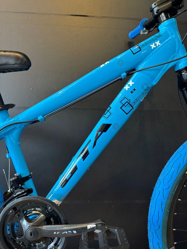 Bicicleta A26 GTA Rebel Shimano 21v Azul/Branco