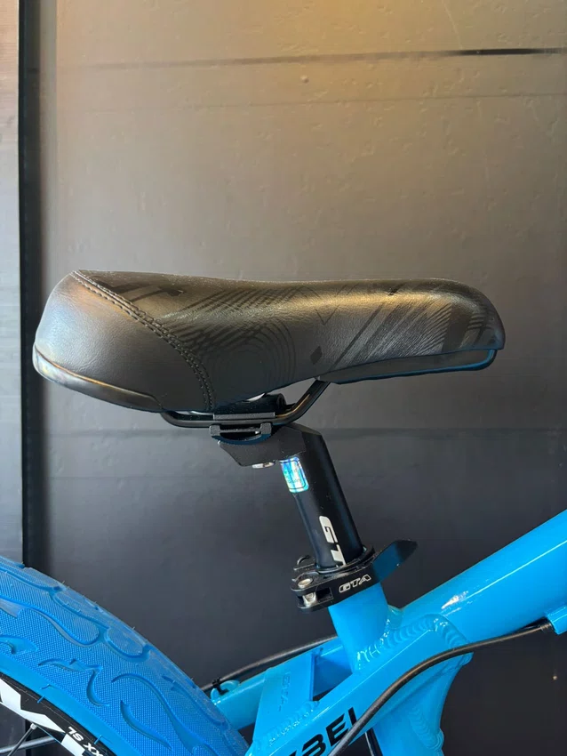 Bicicleta A26 GTA Rebel Shimano 21v Azul/Branco
