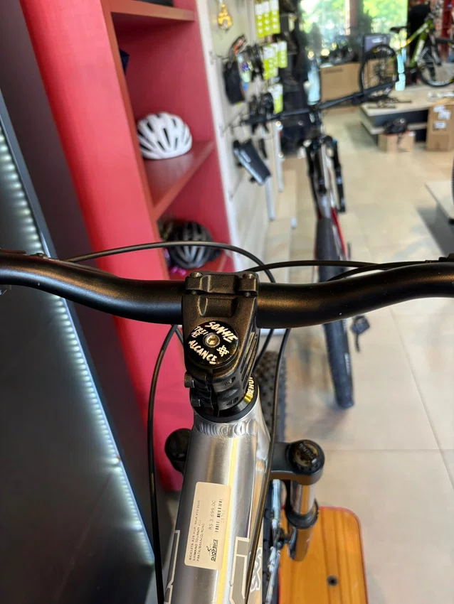 Bicicleta A26 Hupi Naja V10 2026 Shimano Tourney 21v – Prata/Branco/Roxo