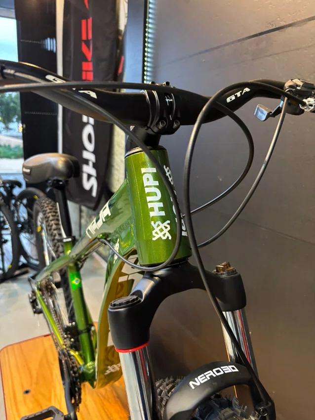 Bicicleta a26 hupi naja v10 shimano tourney 21v verde/branco/preto