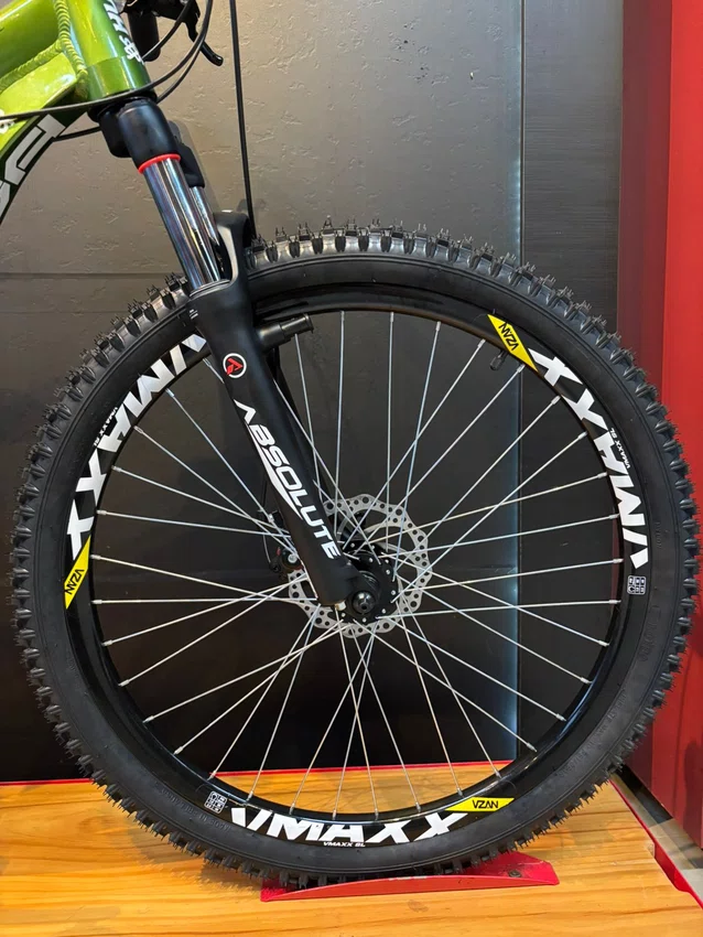Bicicleta a26 hupi naja v10 shimano tourney 21v verde/branco/preto