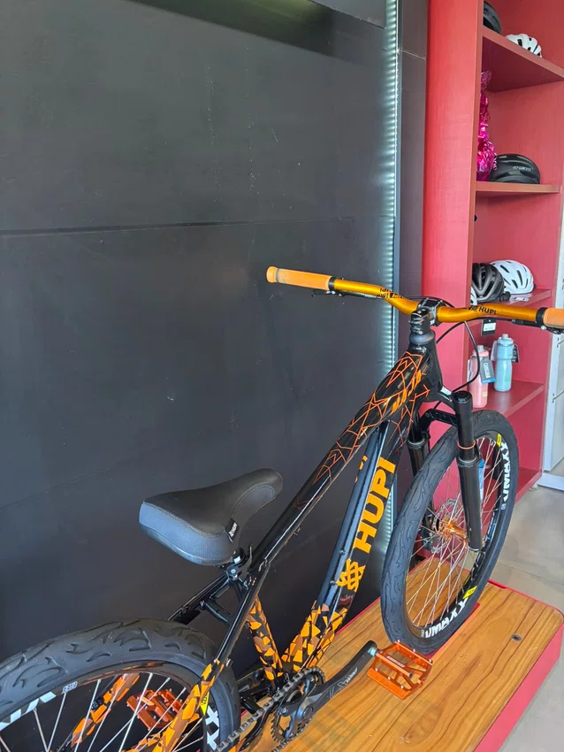 Bicicleta A26 Hupi Naja V9 Kit Single Preto/Laranja