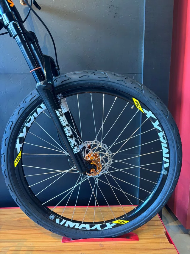 Bicicleta A26 Hupi Naja V9 Kit Single Preto/Laranja