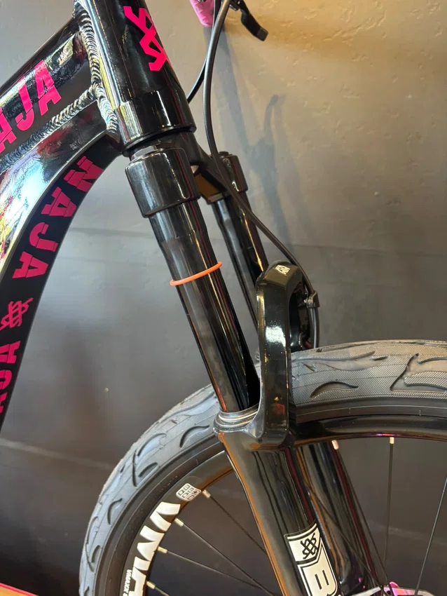 Bicicleta a26 hupi naja v9 single preto/rosa