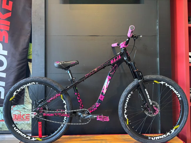 Bicicleta a26 hupi naja v9 single preto/rosa