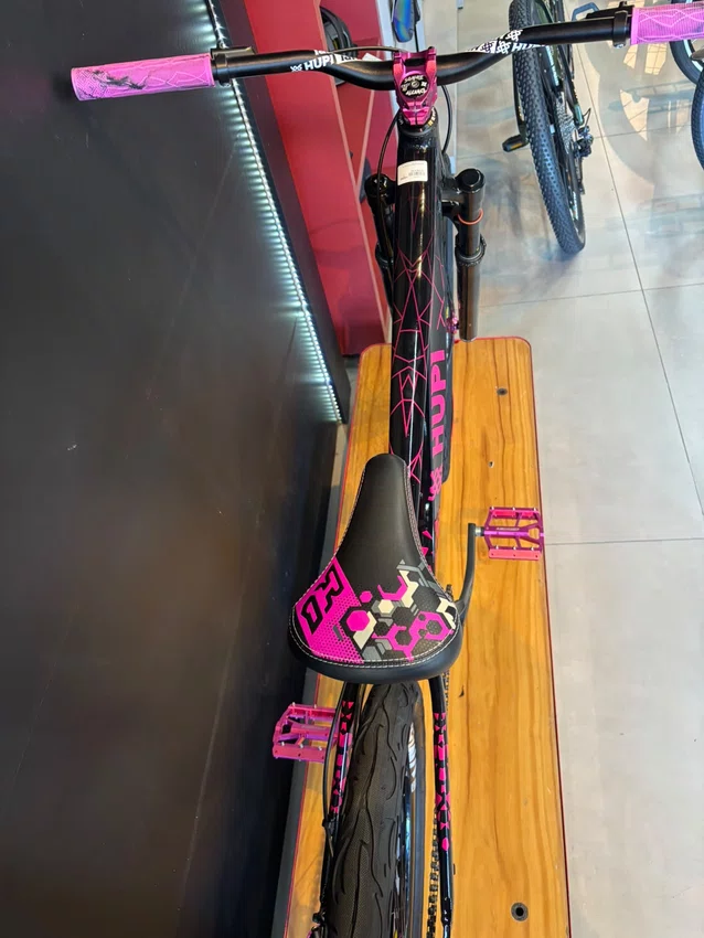 Bicicleta a26 hupi naja v9 single preto/rosa