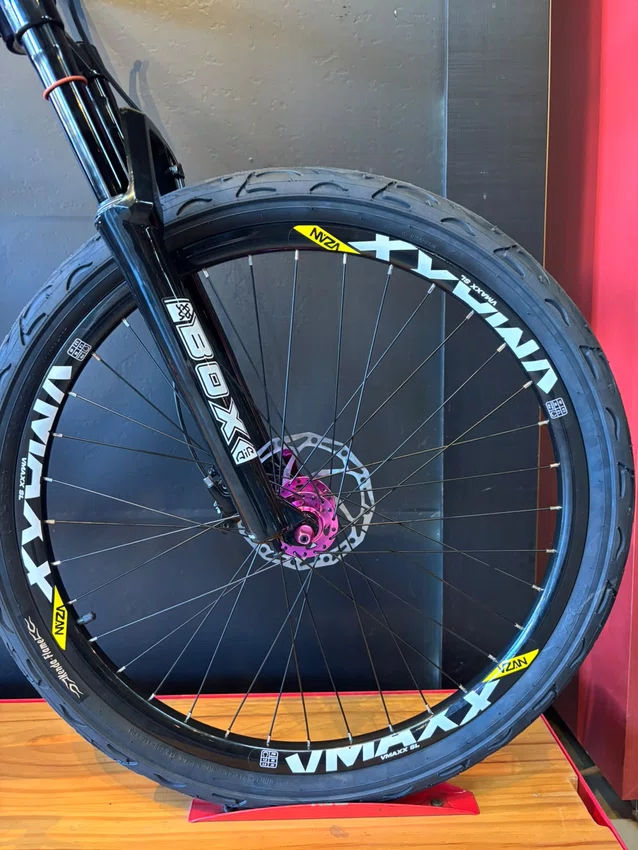 Bicicleta a26 hupi naja v9 single preto/rosa