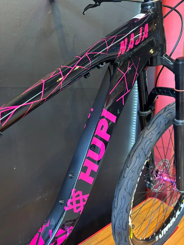 Bicicleta a26 hupi naja v9 single preto/rosa