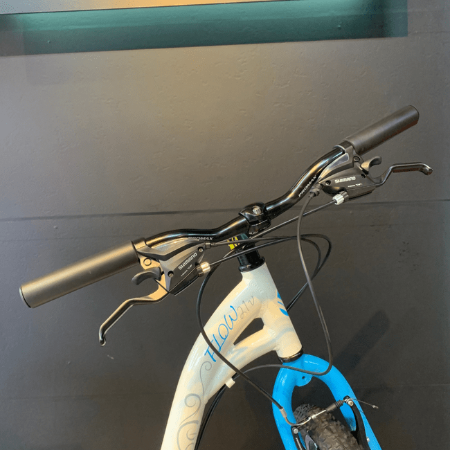 Bicicleta Soul Flow Aro 26 Shimano 21v 2023 Marfim e Cinza e Azul
