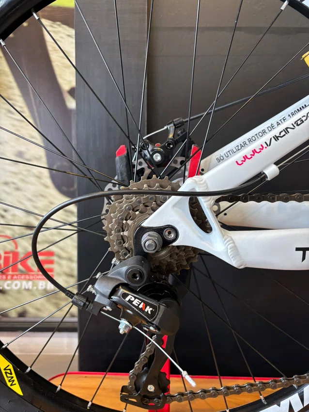 Bicicleta a26 viking tuff-44 peak 21v preta/branca/rosa