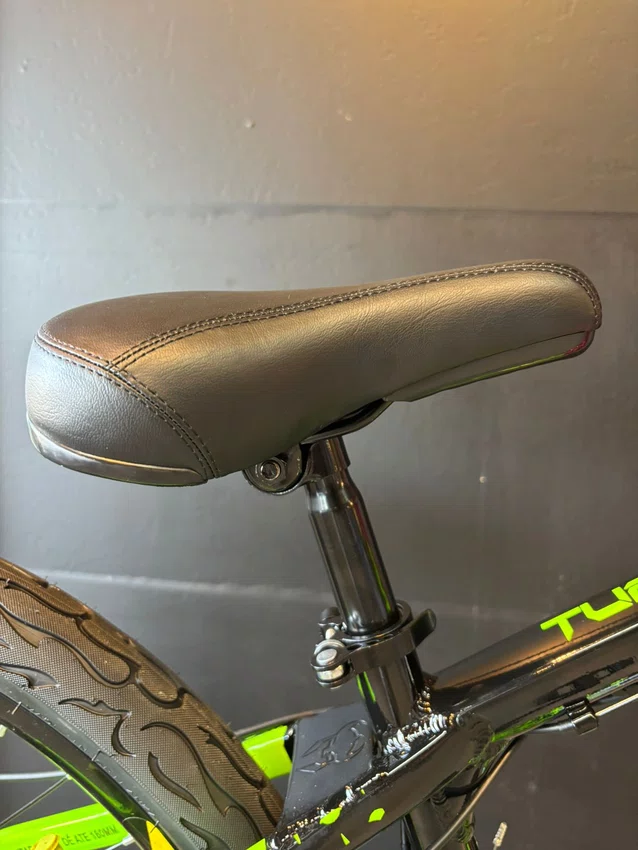 Bicicleta a26 viking tuff 44 peak 21v preta/verde/rosa