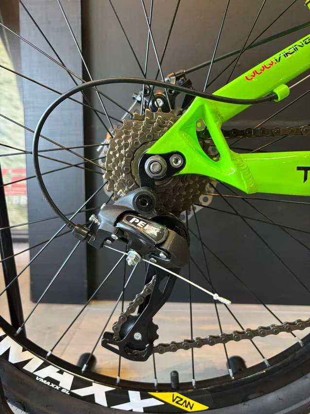 Bicicleta a26 viking tuff 44 peak 21v preta/verde/rosa