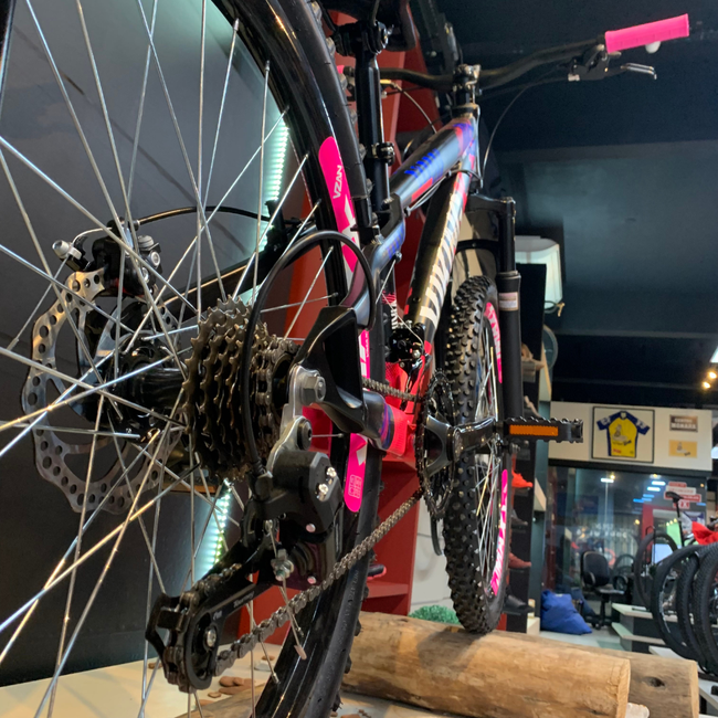 Bicicleta VikingX Tuff 25 Aro 26 Tourney 21v Preto e Rosa