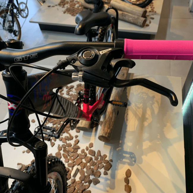Bicicleta VikingX Tuff 25 Aro 26 Tourney 21v Preto e Rosa