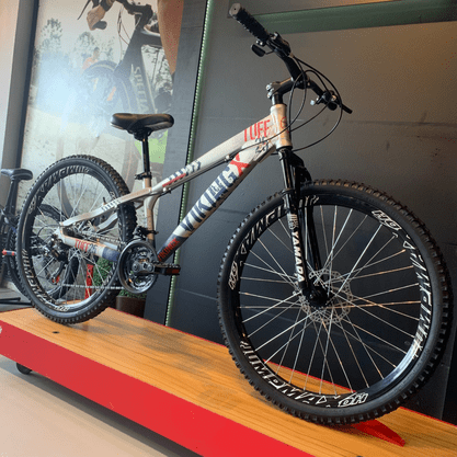 Bicicleta Vikingx Tuff 25  Aro 26 Tourney TZ 21v Prata e Azul