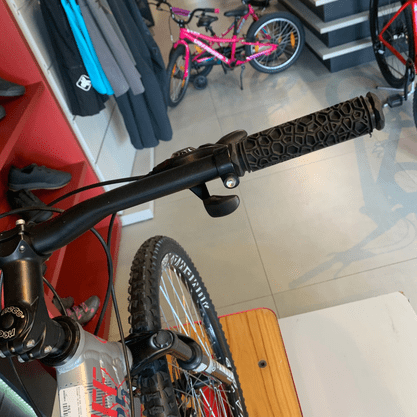 Bicicleta Vikingx Tuff 25  Aro 26 Tourney TZ 21v Prata e Azul