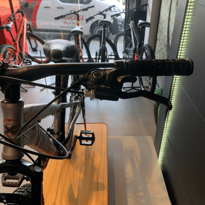 Bicicleta Vikingx Tuff 25  Aro 26 Tourney TZ 21v Prata e Azul