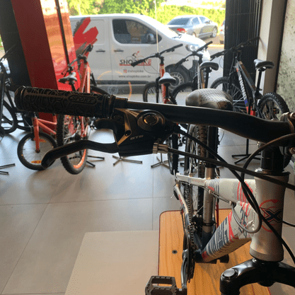 Bicicleta Vikingx Tuff 25  Aro 26 Tourney TZ 21v Prata e Azul