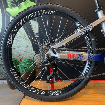 Bicicleta Vikingx Tuff 25  Aro 26 Tourney TZ 21v Prata e Azul
