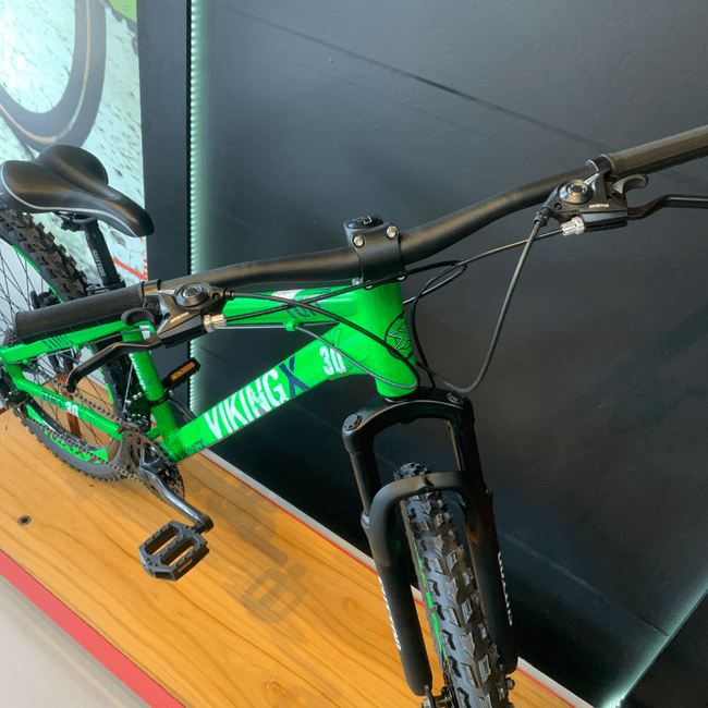 Bicicleta Vikingx Tuff 30 Aro 26 Shimano 21v Verde e Branco e Azul