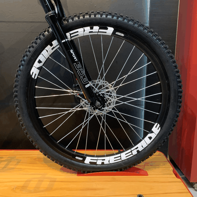 Bicicleta Vikingx Tuff25 Shimano 21v Aro 26 Branca e Verde e Preta