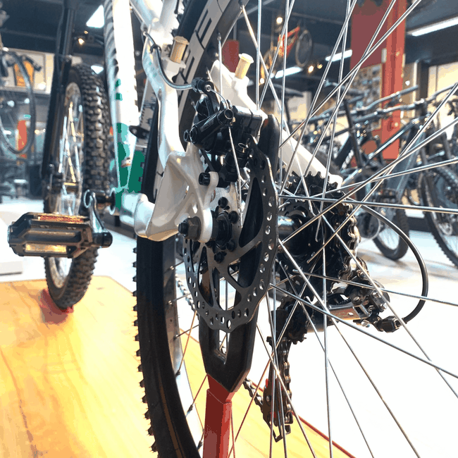 Bicicleta Vikingx Tuff25 Shimano 21v Aro 26 Branca e Verde e Preta