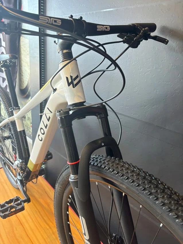 Bicicleta a29 colli hills g2 shimano acera 16v branco/dourado/preto