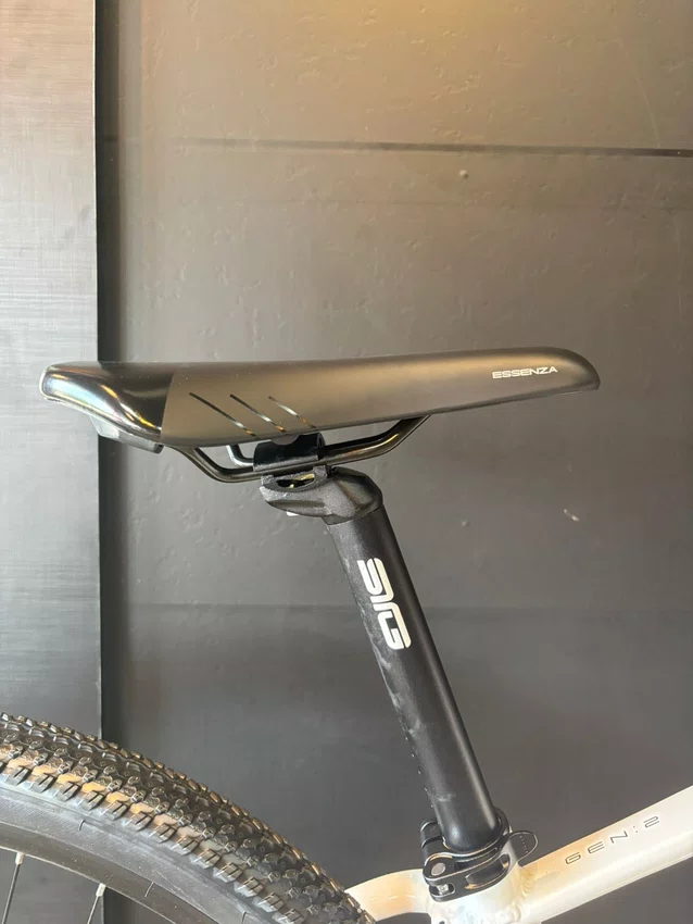 Bicicleta a29 colli hills g2 shimano acera 16v branco/dourado/preto