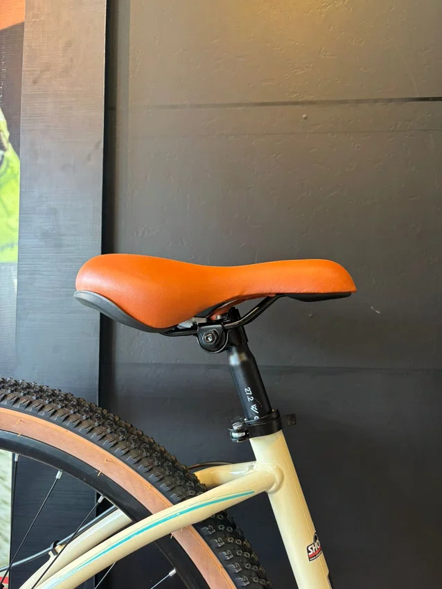 Bicicleta a29 colli monique shimano 21v bege (retro)
