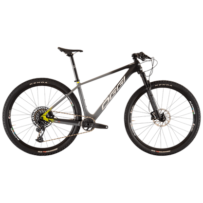 Bicicleta Oggi Agile Pro Carbon Aro 29 GX 12v 2023 Grafite e Preto e Amarelo