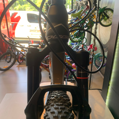 Bicicleta Oggi Agile Pro Carbon Aro 29 XT 12v 2023 Grafite e Preto e Laranja
