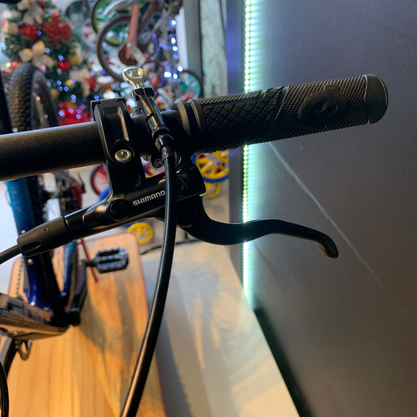 Bicicleta Oggi Agile Sport Carbon Aro 29 Deore 12v 2023 Azul e Vermelho