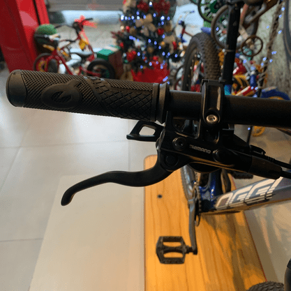 Bicicleta Oggi Agile Sport Carbon Aro 29 Deore 12v 2023 Azul e Vermelho