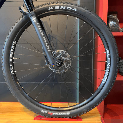 Bicicleta Oggi Agile Sport Carbon Aro 29 Deore 12v 2023 Azul e Vermelho