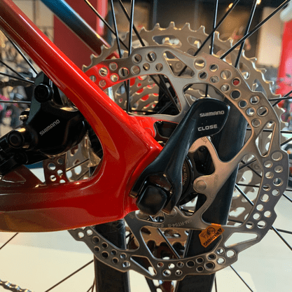 Bicicleta Oggi Agile Sport Carbon Aro 29 Deore 12v 2023 Azul e Vermelho