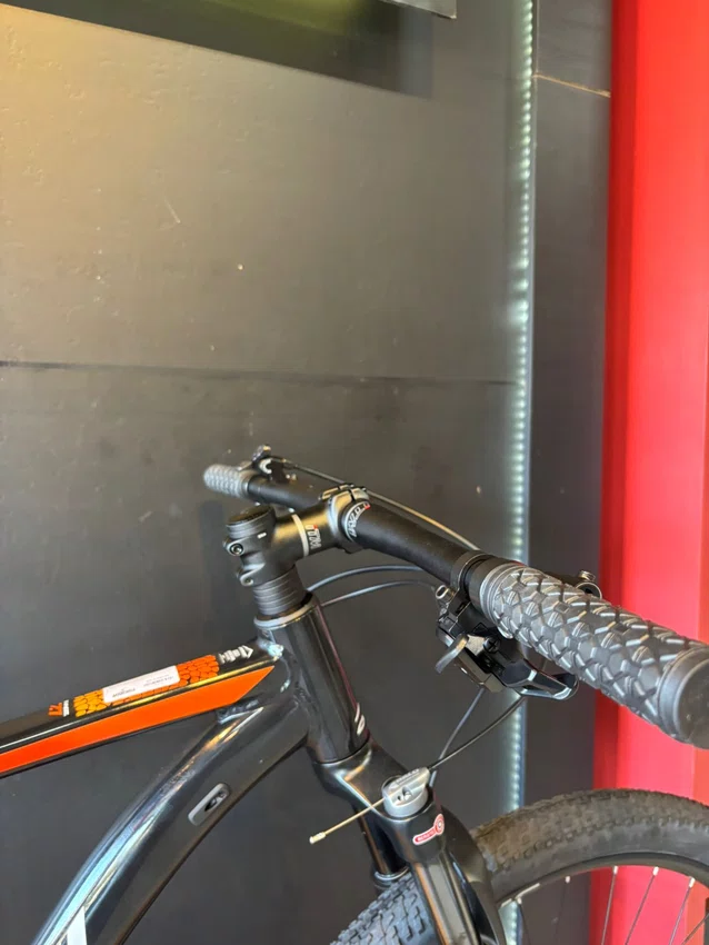 Bicicleta a29 oggi big wheel 7.0 2026 shimano cues 10v preto/laranja/cinza