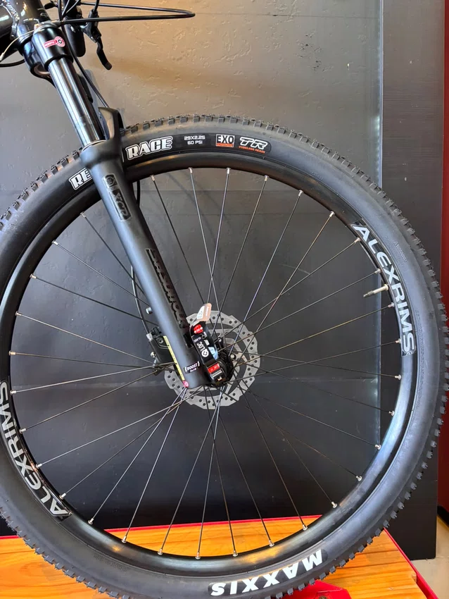 Bicicleta A29 Oggi Big Wheel 7.2 Deore 12v Preto/Verde/Cinza
