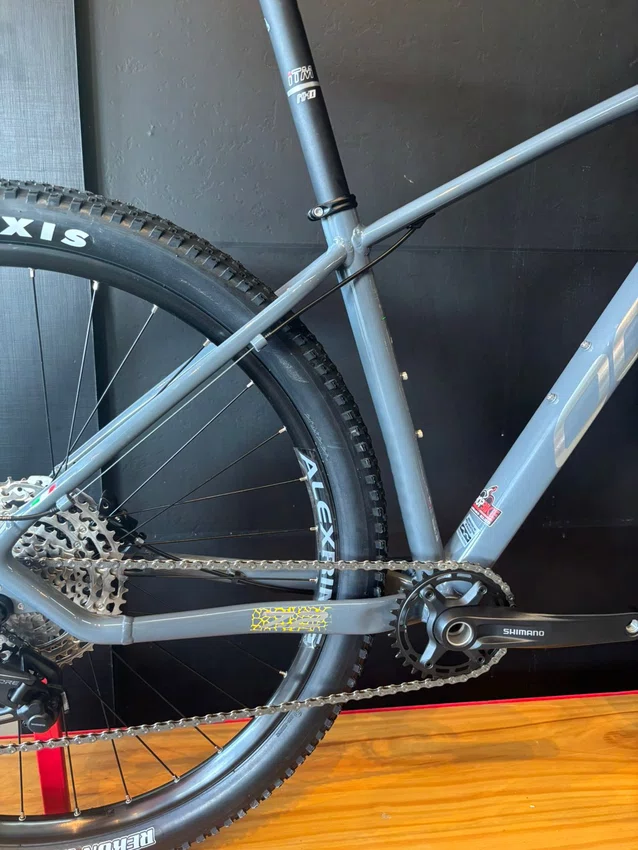Bicicleta Oggi Big Wheel 7.2 Aro 29 Deore 12v 2026 Grafite/Amarelo/Cinza