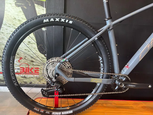 Bicicleta Oggi Big Wheel 7.2 Aro 29 Deore 12v 2026 Grafite/Amarelo/Cinza