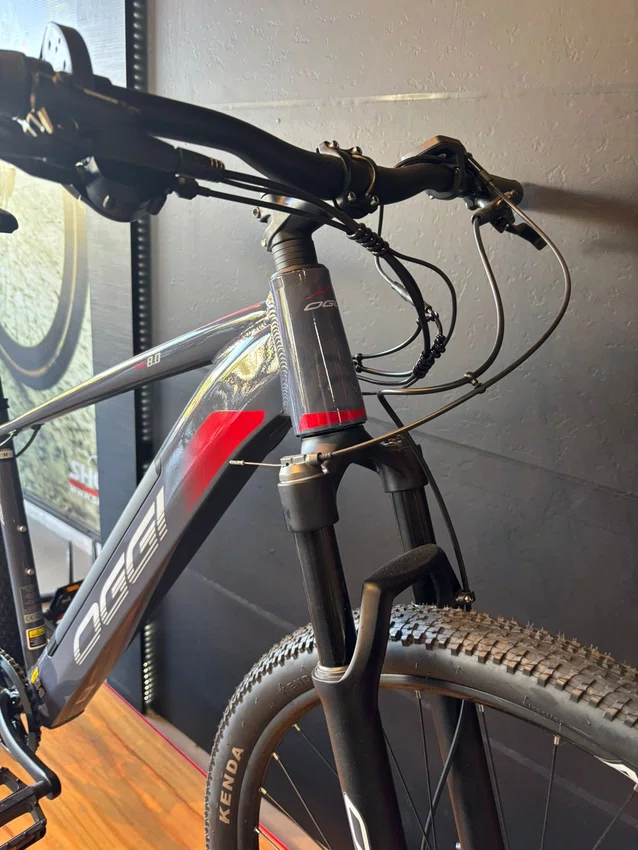 Bicicleta a29 oggi big wheel 8.0 8v cinza/vermelho