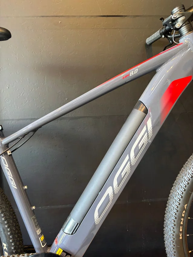 Bicicleta a29 oggi big wheel 8.0 8v cinza/vermelho