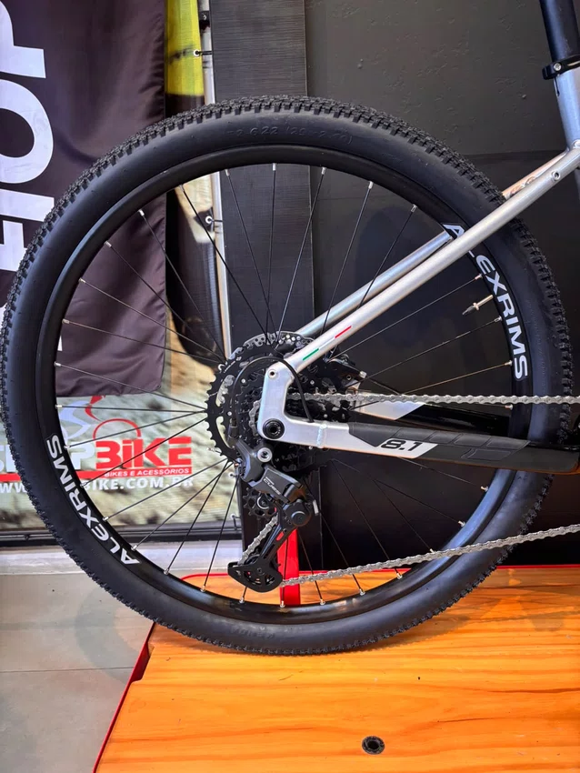 Bicicleta A29 Oggi Big Wheel 8.1 2027 Cues 9V Prata/Preto